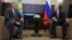 Президент Казахстана Нурсултан Назарбаев и президент России Владимир Путин во время встречи в резиденции "Бочаров ручей", 16 августа 2016