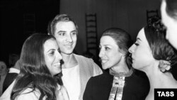Майя и Азарий Плисецкие с кубинской балериной Алисией Алонсо, 1969 год