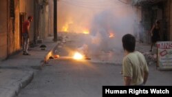 Зажигательные снаряды горят в квартале Эль-Машхад в Алеппо 7 августа 2016 г., фото Малик Тарбуш