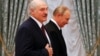 "Лукашенко во многом делает то, что не может позволить себе Путин". Как миграционный кризис может быть выгоден Кремлю