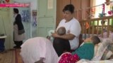 Мамы на час: кто играет с больными сиротами в детских домах?