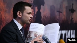 Илья Яшин на презентации доклада Бориса Немцова "Путин. Война" в центральном офисе партии ПАРНАС, 12 мая 2015