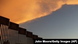 Забор на границе, который Дональд Трамп предлагает заменить стеной
