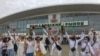 В Минске и других городах женщины в белом встали цепью в знак солидарности против насилия на протестах