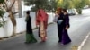 В Туркменистане бюджетницам запретили красить волосы, наращивать ресницы и делать маникюр