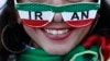 В Казани полиция отобрала у иранской болельщицы баннер в поддержку женщин, которым запрещено посещать матчи