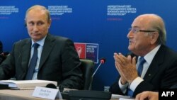 Владимир Путин с главой FIFA Зеппом Блаттером, 28 октября 2014 года