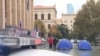 Палатки вместо елки: Тбилиси может лишиться Нового года из-за протестов перед парламентом 