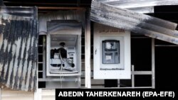 Разбитые банкоматы в Иране