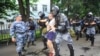 В Москве на акции протеста задержаны более тысячи человек, есть избитые и раненые
