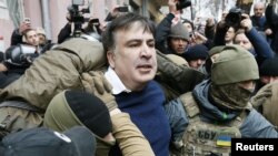 Михаила Саакашвили задерживают 5 декабря (архивное фото)