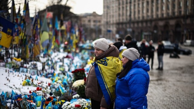 "Мы воюем с громадной, военизированной и агрессивной страной". Что происходит в Украине в четвертую годовщину вторжения