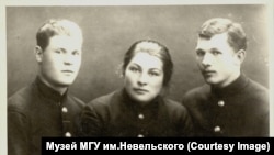 Анна Щетинина с однокурсниками в училище