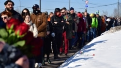 Главное: очереди к могиле Навального