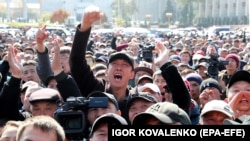 Protesters gather during an October 7, 2020 rally on Bishkek's central square of Ala-Too and demand the impeachment of Kyrgyz President Sooronbai Jeenbekov. 