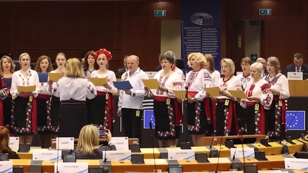 Назарово порно: мас қыздар