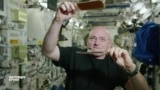Астронавт НАСА Келли и российский космонавт Волков вернулись на Землю