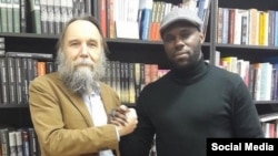 Кеми Себу и идеолог Кремля Александр Дугин