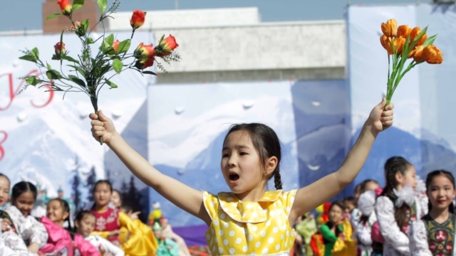 Programme: Таджикистан и Узбекистан отменили визы. Азия празднует приход весны – праздник Новруз. Почему казахстанскую землю не отдают в собственность ни казахам, ни иностранцам