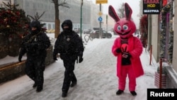 Российские полицейские патрулируют улицы Москвы, 16 февраля 2026 года. Фото Reuters