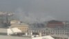 Обрушившаяся крыша горящего здания Минобороны на улице Знаменка в Москве. Фото: твиттер @Chizhaevna