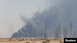 Клубы дыма с НПЗ Saudi Aramco