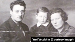 Юрий Ветохин, детское фото с родителями