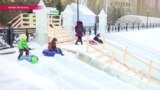 Зимние развлечения Астаны: город массово катается с горок и на коньках