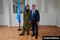 В декабре 2020 года Манижа стала послом доброй воли ООН. На фото: Манижа и Ванно Нупек, глава UNHCR в России