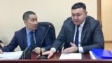 Адвокаты Ерлан Газымжанов и Аманжол Мухамедьяров перед началом судебного заседания в Есильском районном суде. Нур-Султан, 19 февраля 2020 года.
