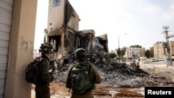 Израильские солдаты в Сдероте – городе, куда 7 октября 2023 года проникли боевики ХАМАС.