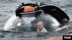 Путин в батискафе ищет сокровища в Крыму 