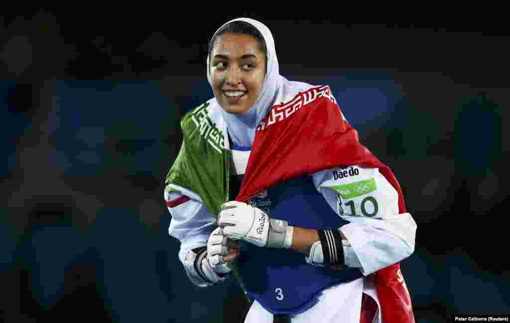 Иранская тхэквондистка Кимия Ализаде стала первой женщиной-спортсменкой в истории страны, которая завоевала медаль на Олимпийских играх. Она завоевала бронзу в весовой категории до 57 кг