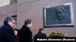 Церемония памяти убитого посла Карлова