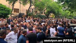 Протесты у здания ЦИК Армении