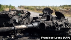 Уничтоженный украинский танк вблизи Иловайска