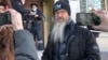 В Хабаровске на одиночном пикете задержали священника Андрея Винарского, ему вменяют "дадинскую статью"