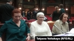 Истицы – потомки репрессированных – на заседании Конституционного суда России в Санкт-Петербурге