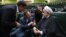 Президент Ирана беседует с членами парламента