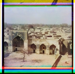 Вид на центр Самарканда с площади Регистан