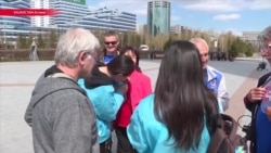 Азия: в Казахстане раздают голубые ленточки вместо георгиевских