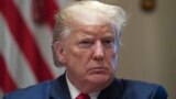 Америка: Трамп ругает демократов и летит на саммит НАТО