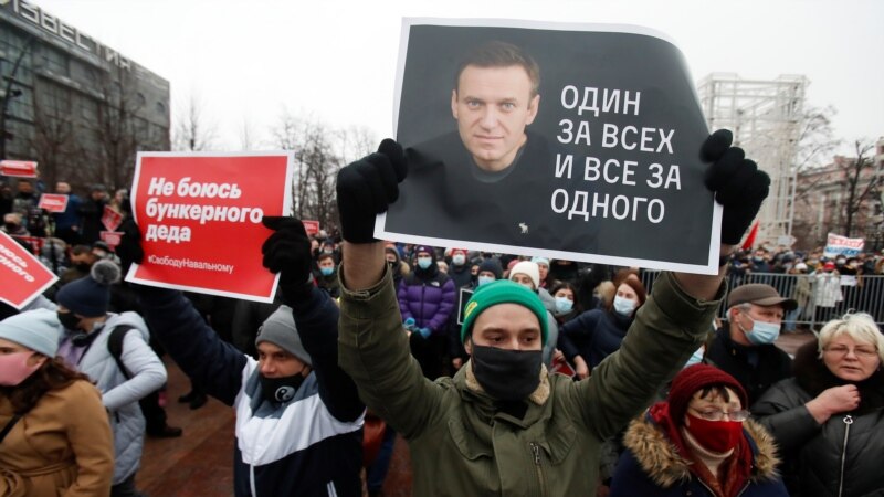 Закрытые офисы, арестованные сотрудники. Что известно о давлении на штабы Навального в российских городах