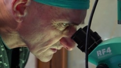 Латвийские хирурги научили украинских коллег делать микрохирургические операции раненым военным