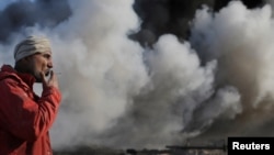 Мосул в огне: боевики "ИГ" жгут нефть