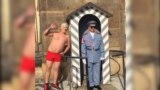 Красные трусы снова на Пражском Граде: креативный политический протест в Чехии