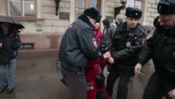 Как в Санкт-Петербурге протестовали против поправок в Конституцию и голосовали за них