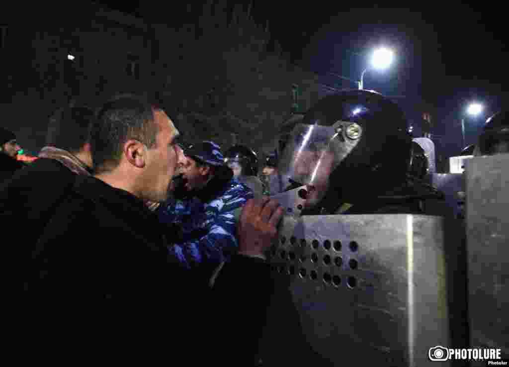 Армения - Столкновения между протестующими и полицией в Гюмри, 15 января 2015 г.