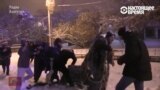 Полицейские в Ереване пытаются арестовать оппозиционную "елку"