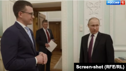 Павел Зарубин (слева), пресс-секретарь Кремля Дмитрий Песков и Владимир Путин, 2020 год